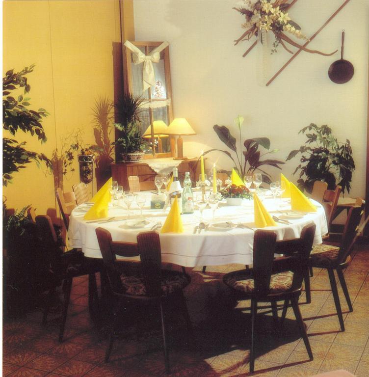 Hotel Zur Krone Birresborn Exterior photo